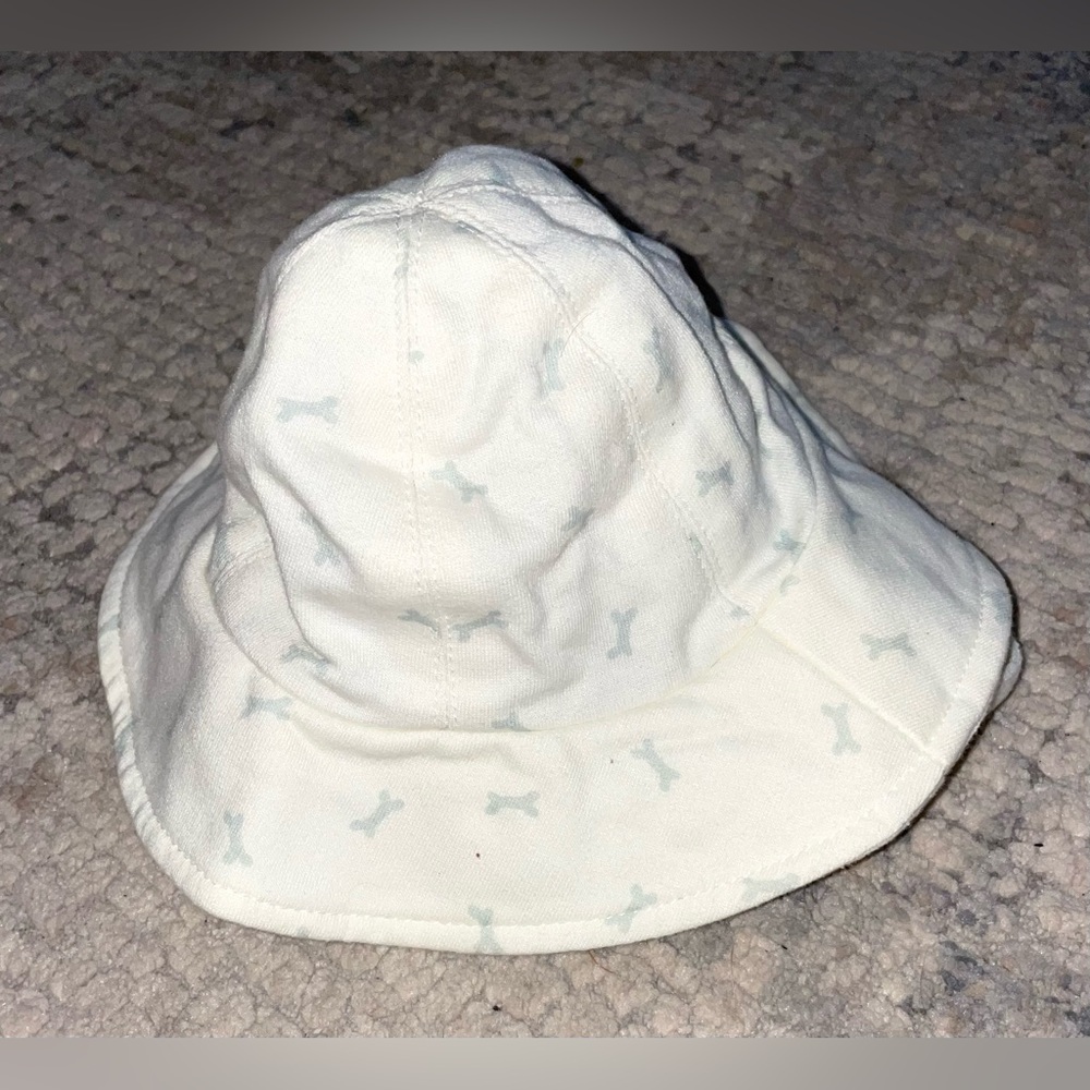 Chic Pea dog bone print hat size 0-9 months - Picture 1 of 2